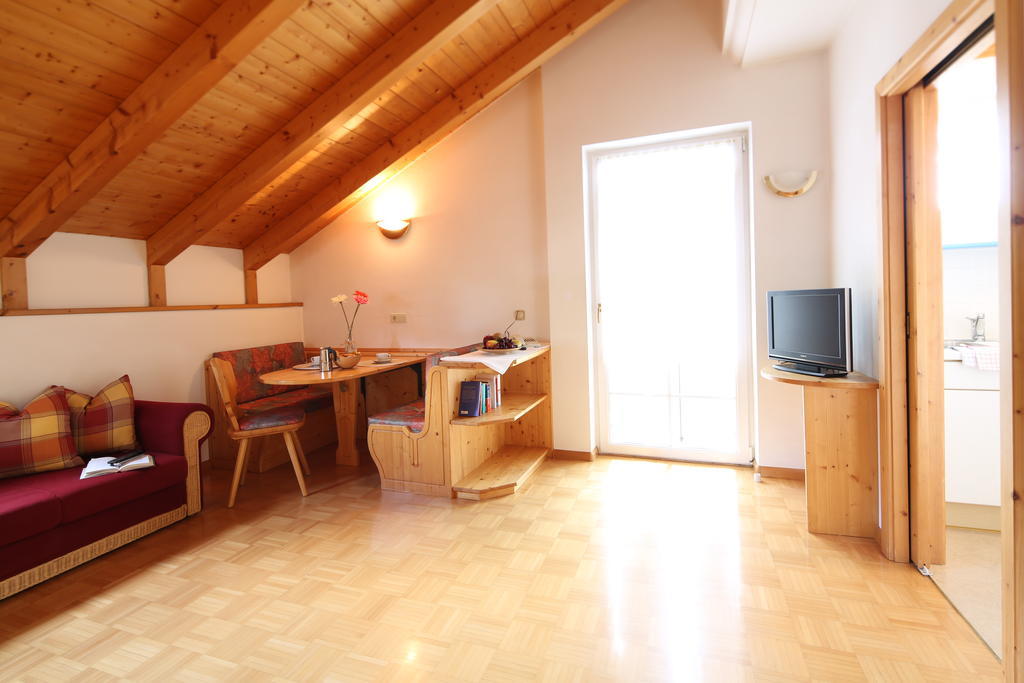 Residence Rose San Candido Szoba fotó